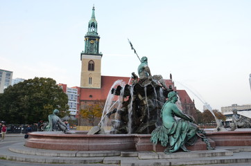 Marienkirche et fontaine de Neptune 