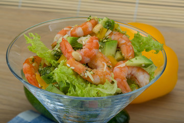 Salad with shrimps and avocado