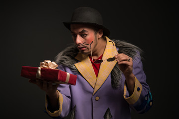 Clown man with Christmas gift box