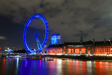 Obraz na płótnie Canvas The city hall London Eye and house of parliament
