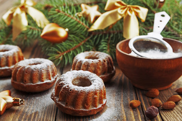 Cupcakes with powdered sugar