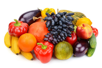 Fototapeta na wymiar fruits and vegetables isolated on white background