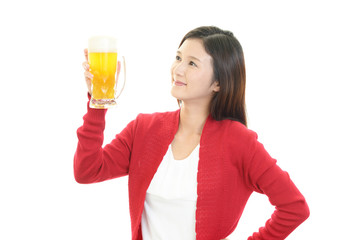 ビールを飲む女性 © Liza5450