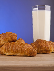 glass of milk with croissants