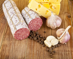 salame, garlic and laurel leaves