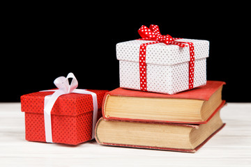 Obraz premium Books and gift boxes