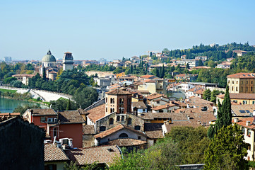 Fototapeta na wymiar View of city of Verona and Cathedral