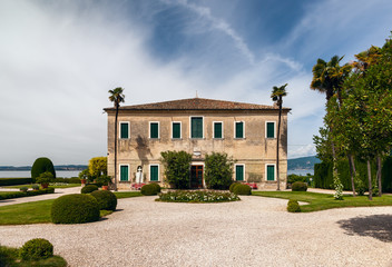 Beautiful old villa of Lake Garda in Italy - obrazy, fototapety, plakaty