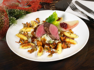 Rehrücken mit Schupfnudeln und Pfifferlinge