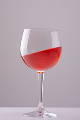 bicchiere con bevanda rossa