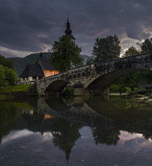 Fototapeta premium Most nad jeziorem