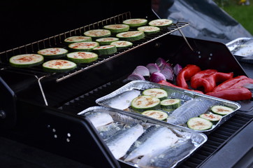 Grilling fish and vegetable