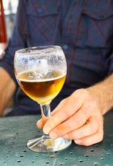 homme,consommateur,de bière ,détente en terrasse