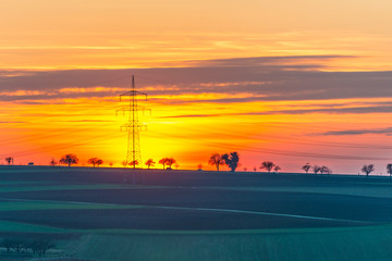 Obraz premium Sonnenuntergang hinter Elektromast