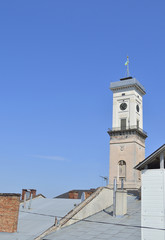 Obraz premium horologium at the town council with sky background