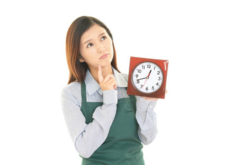困惑した表情の女性