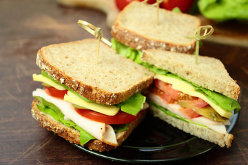 Sandwiches with brown bread with ham cheese and fresh vegetables
