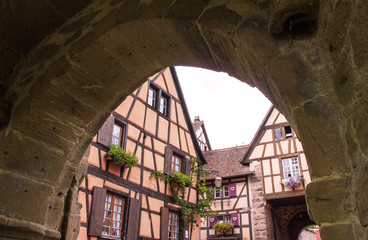 Fototapeta na wymiar Maisons à colombages à Riquewihr, Alsace, Haut Rhin