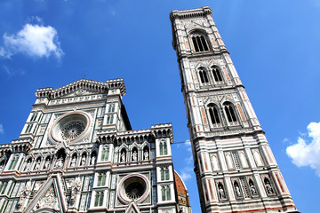 Fototapeta premium view of cathedral SANTA MARIA DEL FIORE in Florence