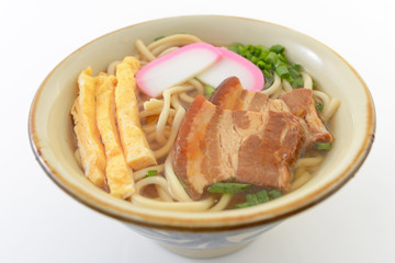 伝統料理の沖縄そば