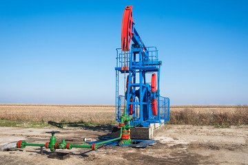 Obraz premium Oil industry pump jack close up