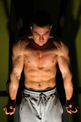 Fototapeta na wymiar Bodybuilder training