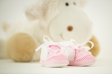 Baby Schuhe mit Schaf Stofftier