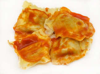 Raviolis con salsa de tomate