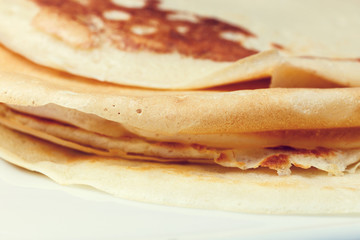 Obraz premium Sweet pancake on white plate