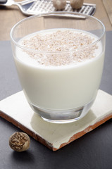whisky milk cocktail with grated nutmeg
