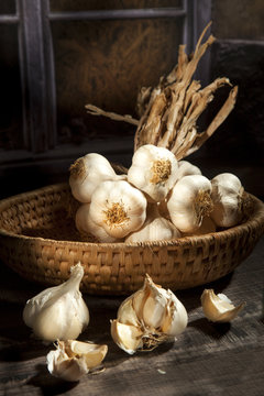 Organic garlic in a straw basket