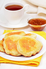 Cheesecakes, confiture and tea cup