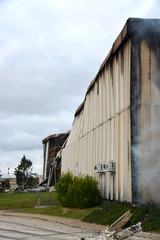 Fototapeta na wymiar incendio de una fabrica en burgos