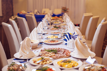 The elegant wedding dinner table