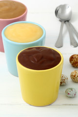 dessert budino in ceramica colorata