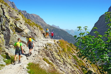 Fototapeta premium Marcheurs en montagne
