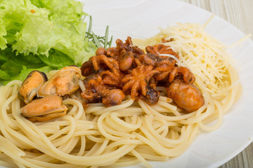Pasta with octopus and mussels