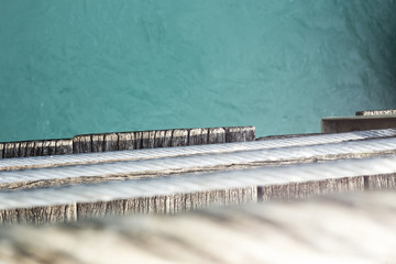 Hanging bridge edge