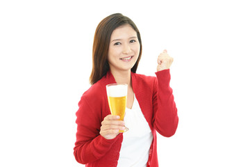 ビールを飲む女性 © Liza5450