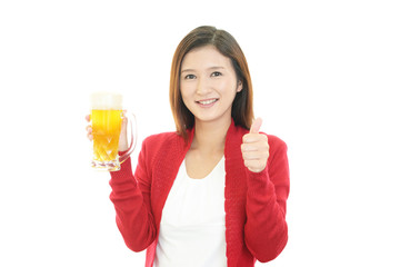 ビールを飲む女性 © Liza5450