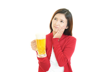 ビールを飲みすぎた女性 © Liza5450