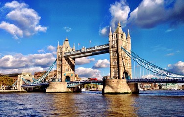 Fototapeta na wymiar one of the most famous bridge in the UK