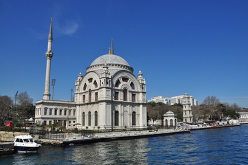Fototapeta na wymiar Dolmabahce mosque