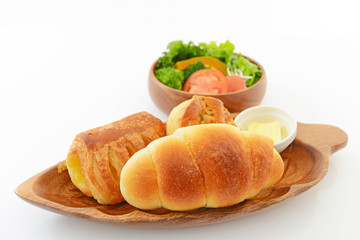 新鮮なサラダとパン