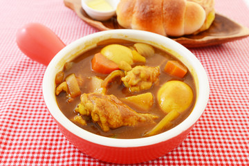 美味しそうなカレーとパン