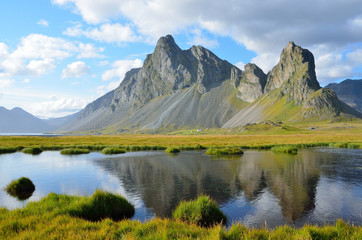Naklejka na ściany i meble Пейзажи Исландии, горы и океан