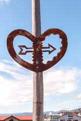 sign "looking for love" © Andrea