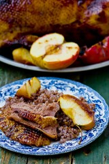 the Christmas baked goose with apples