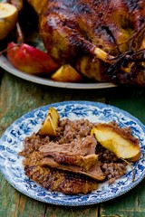 the Christmas baked goose with apples