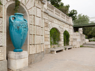 Jugendstil Keramik Vase im Wiener Stadtpark